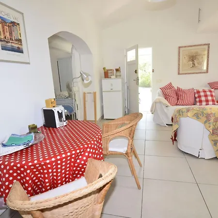 Kleine Zikade By Interhome *